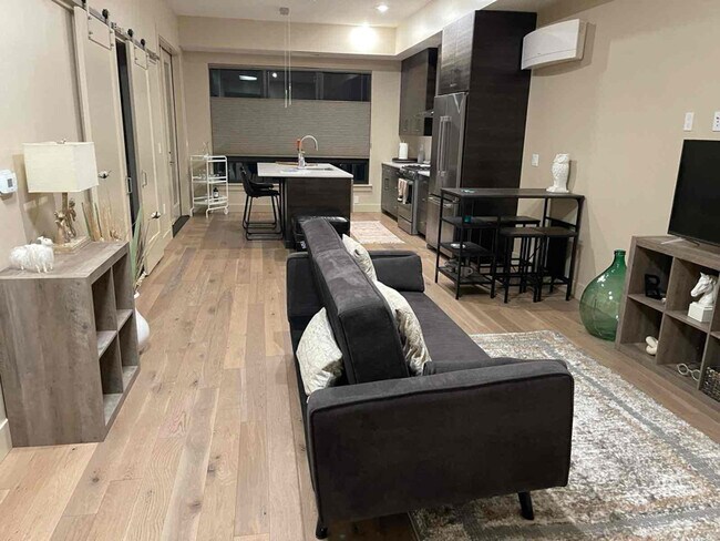 Foto del edificio - 880 W River St