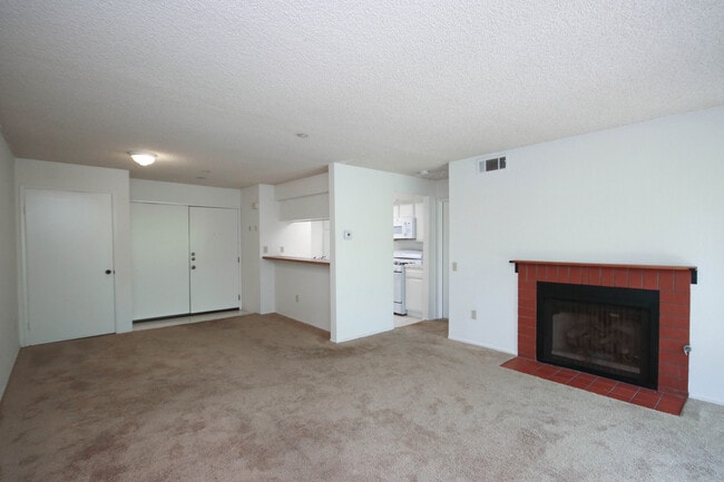 Building Photo - 355 S Marengo Ave