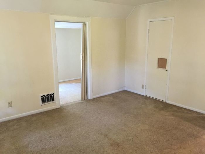 1333 22nd St Unit 2, Des Moines, IA 50311 Room for Rent in Des Moines