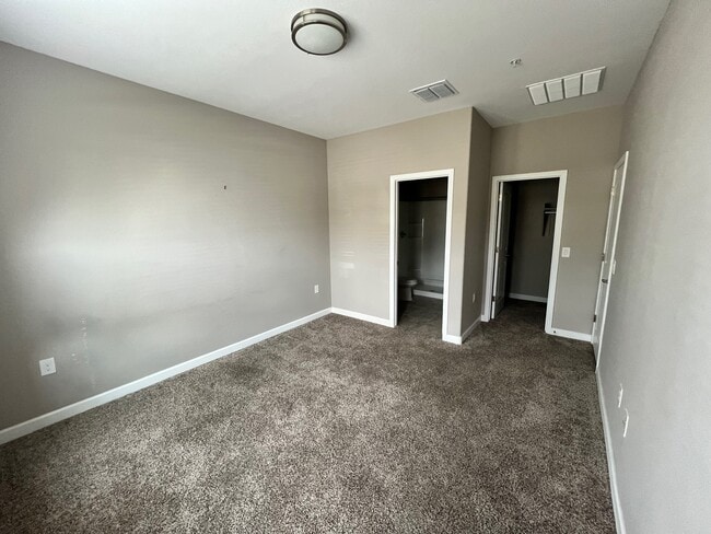 1st floor ensuite with walk in closet - 1255 N Arizona Ave