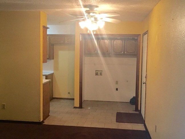 Building Photo - 3 br, 1.5 bath House - 927 S Lewis  Lane