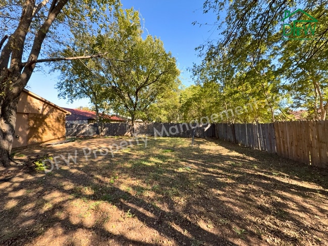Building Photo - Cozy 3-Bedroom Home with Fireplace, Covered Patio & Large Fenced Backyard for Lease