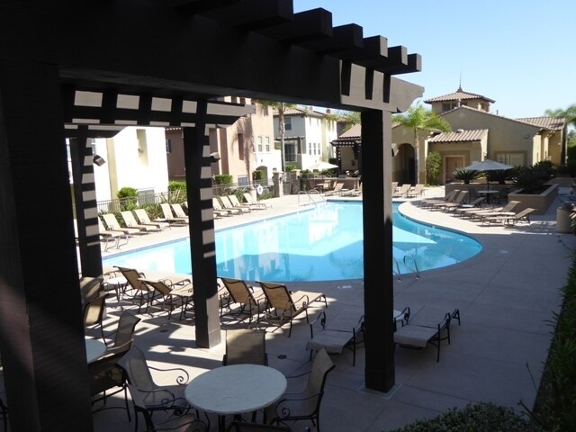 Foto principal - Beautiful 2 Bed 2.5 Bath Condo in San Marcos