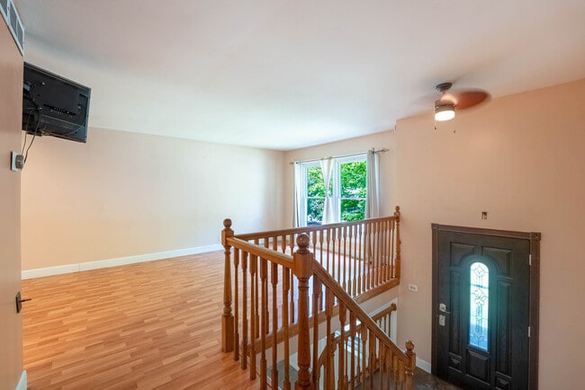 Building Photo - 121 S Orchard Dr