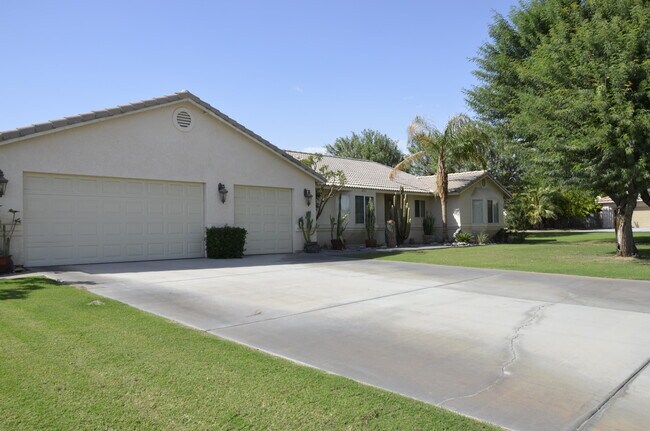 Foto del edificio - 42111 Sandy Bay Rd