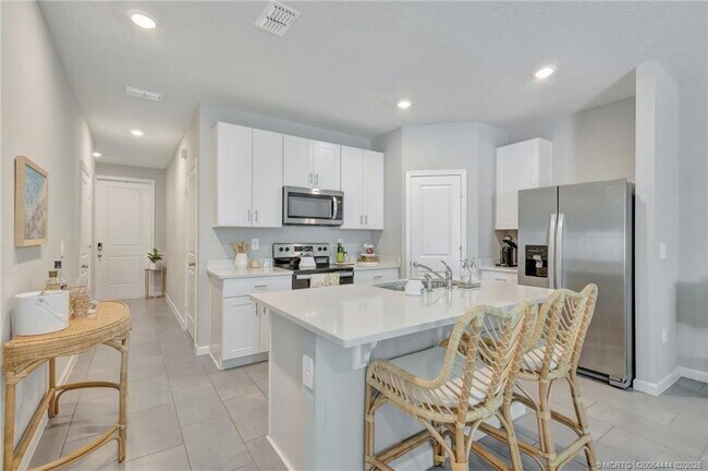 Foto del edificio - 396 SE Sea Hunt Wy