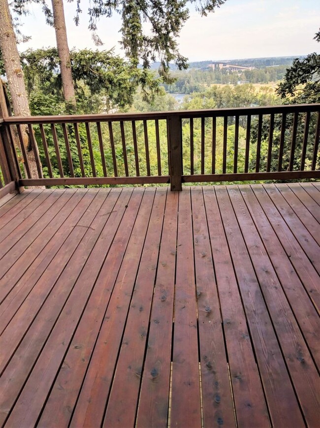 Building Photo - Beautiful, spacious mid-century modern 5 b...