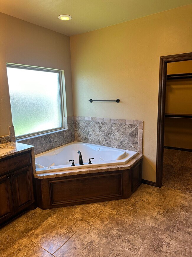 1661 Appaloosa Dr, Blanchard, OK 73010 House Rental in Blanchard, OK