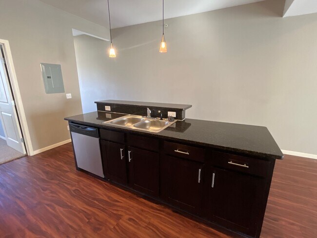 Foto del edificio - 2 BEDROOM, 2 BATH GREAT LOCATION