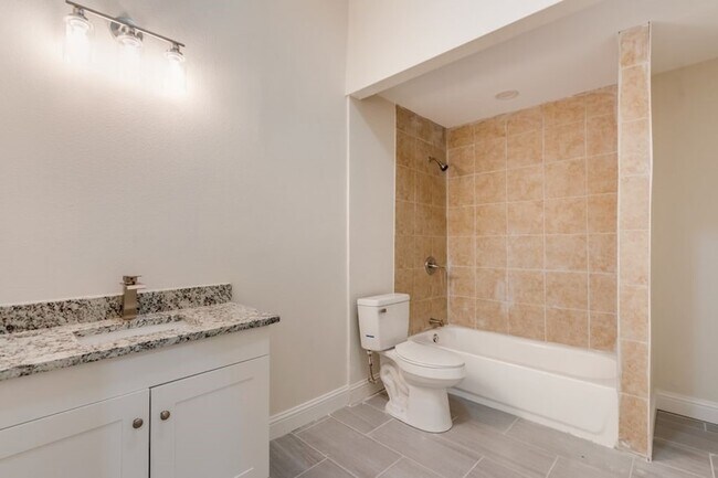 Building Photo - 4823 Ash Ln