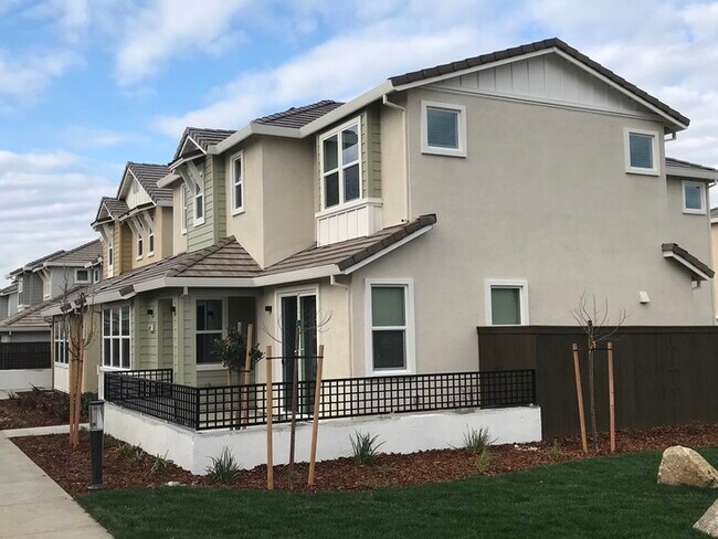 Building Photo - Beautiful 4 bedroom, 3 bathrooms!!