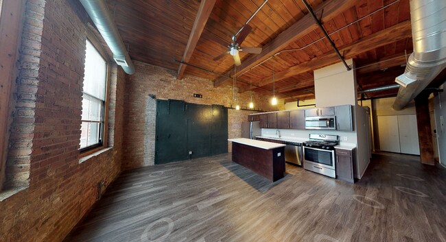 Building Photo - 1640 S State St