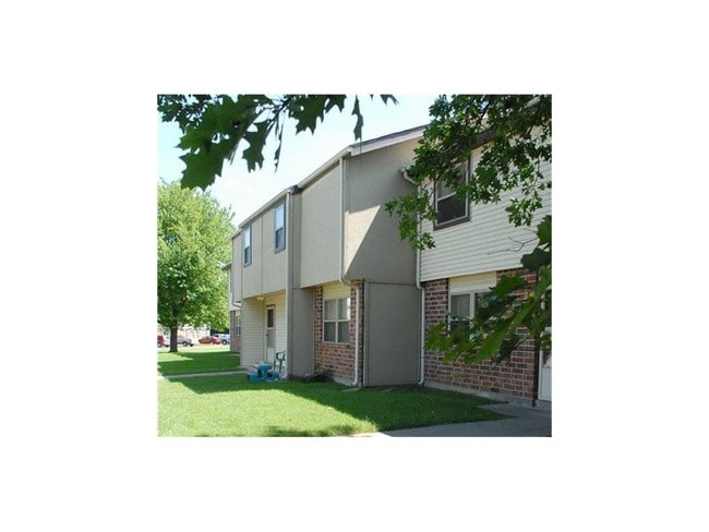 Building Photo - 615 E Airport Dr