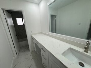 Building Photo - 2218 S Ferrisburg Ct