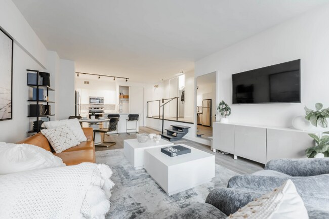 Building Photo - 23 E Chestnut St