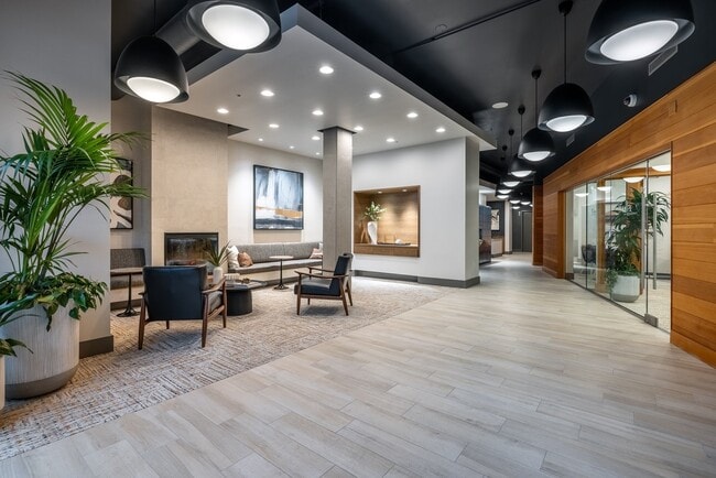 Building Photo - Bella On Broadway