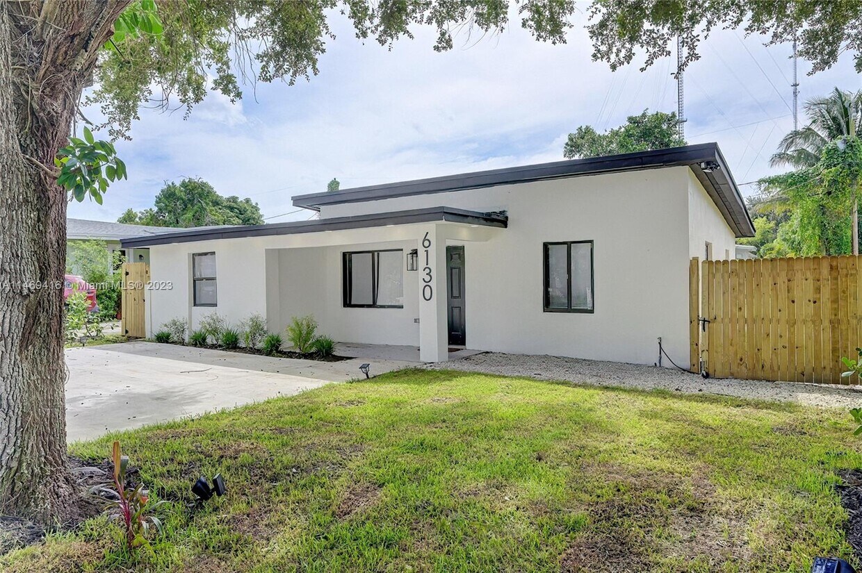 Primary Photo - 6130 SW 38th St