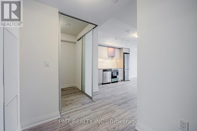 Photo du bâtiment - 30 Gibbs Rd