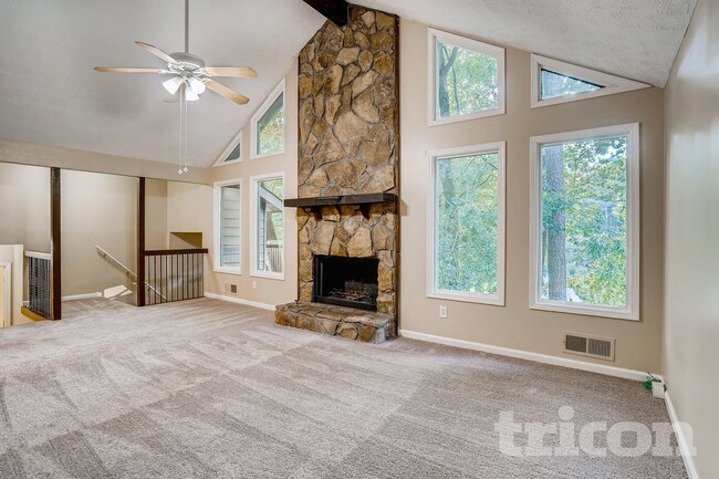 Foto del edificio - 136 Creekview Dr