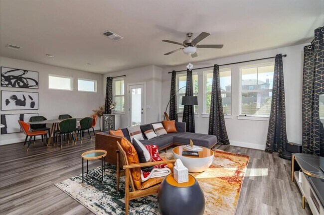 Foto del edificio - 7501 Travertine Spring Dr