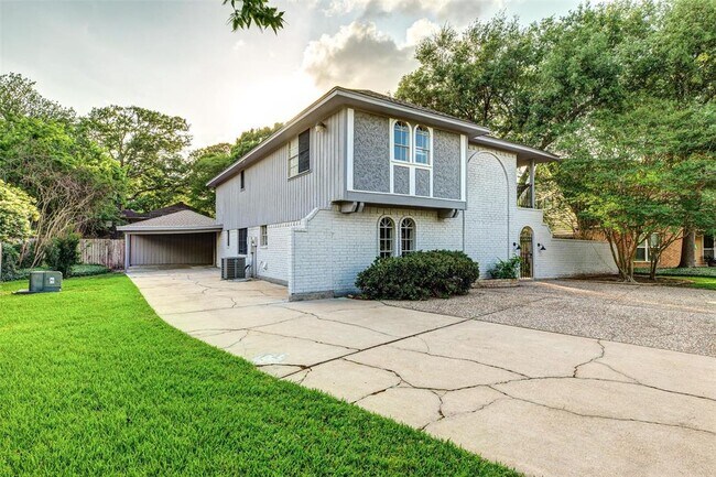 Building Photo - 603 Woodpark Dr