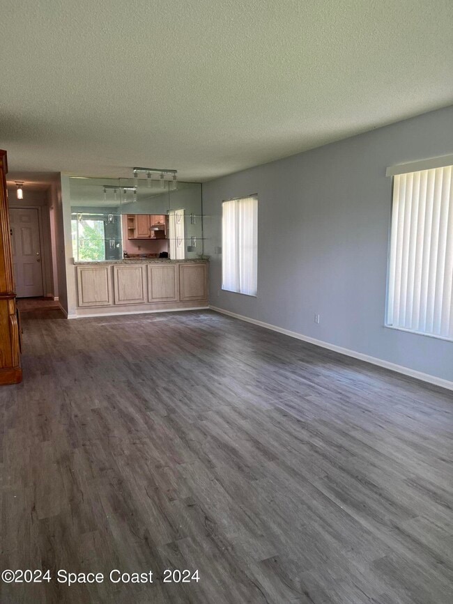 Building Photo - 201 St Lucie Ln
