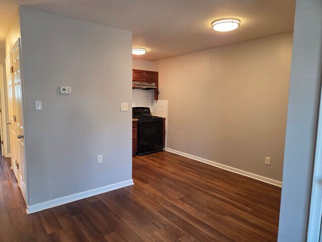 Foto del edificio - 561 Homestead Rd