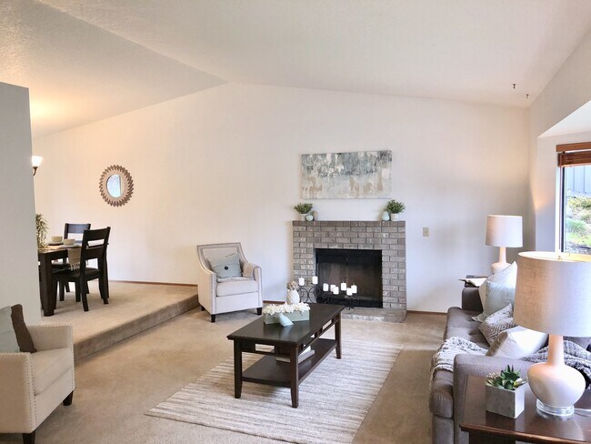 Foto del edificio - Lynnwood Home (Reduced rent until May 30th)