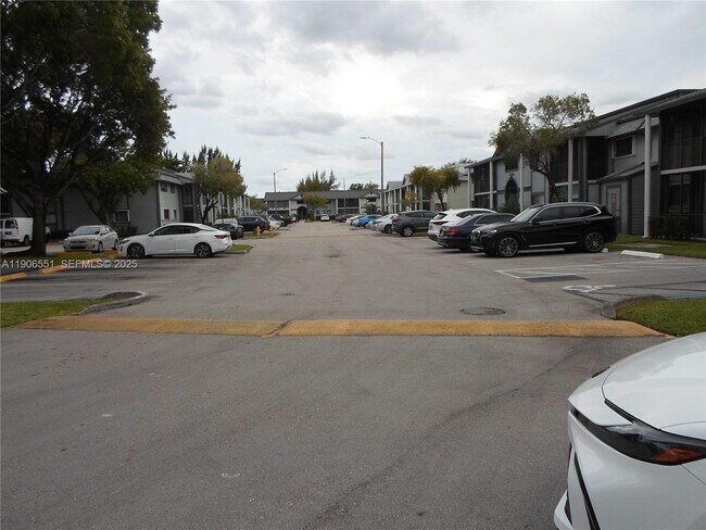 Foto del edificio - 20760 NE 4th Ct