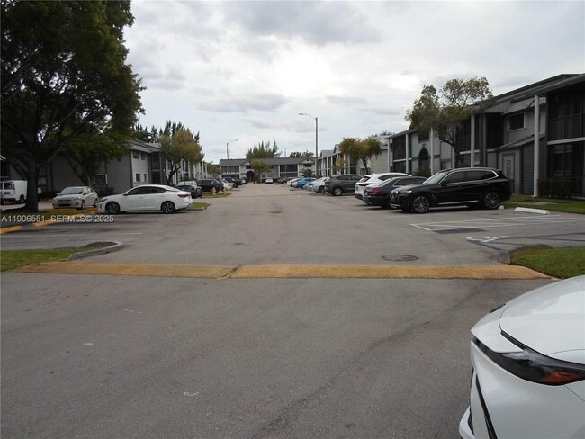 Building Photo - 20760 NE 4th Ct