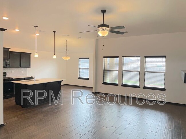 Building Photo - 702 Midland Valley St