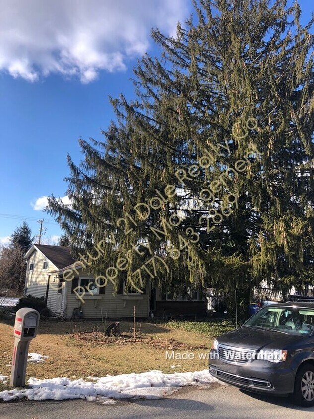 Primary Photo - 3 Bedroom House in York Suburban School Di...