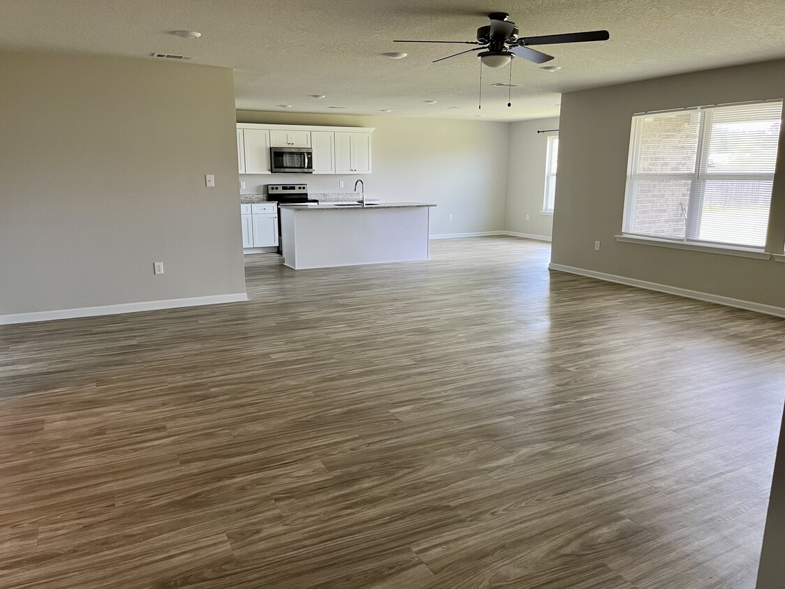 Building Photo - 8768 Palmetto Dr