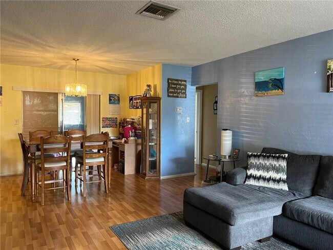 Foto del edificio - 7304 Westwood Dr