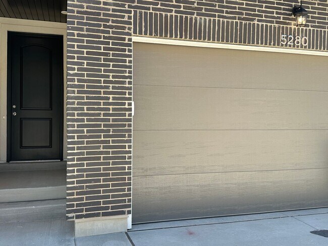 Foto del edificio - 5280 Acacia Dr