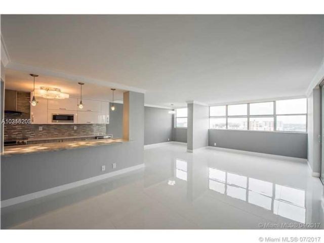 Foto del edificio - 100 Golden Isles Dr