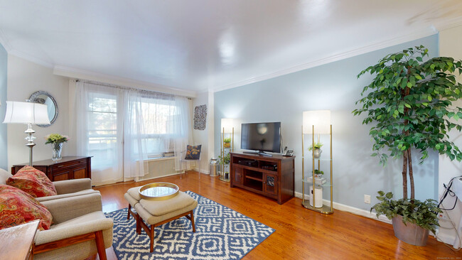 Foto del edificio - 71 Strawberry Hill Ave