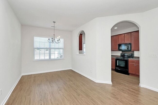Foto del edificio - Gorgeous 3BD/2.5BA Townhome in Steele Creek's Lions Gate Community!
