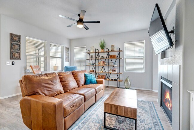 Foto del edificio - Maintenance free living in Wolf Ranch, Academy School District 20!