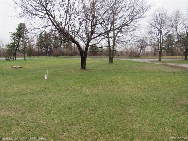 Building Photo - 1570 E Lakeville Rd