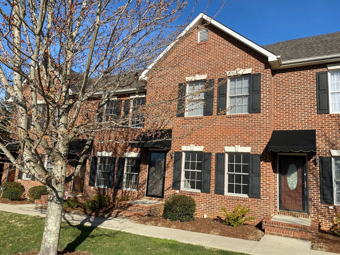 Primary Photo - 1120 Skyline Dr