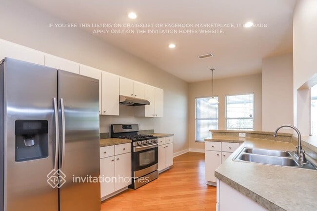 Foto del edificio - 6819 Monarch Park Dr