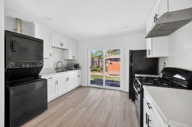 Foto del edificio - 767 Ball Ave