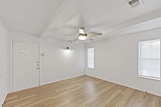 Building Photo - 1106 Stonehaven Blvd