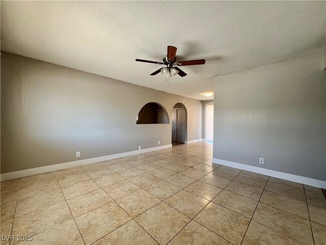 Building Photo - 801 Carpenter Dr
