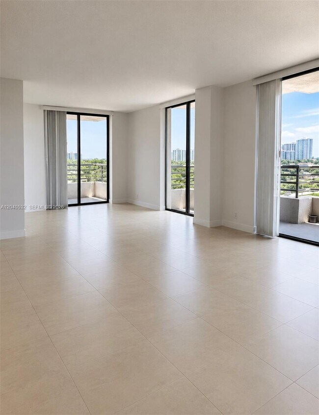 Foto del edificio - 3300 NE 191st St