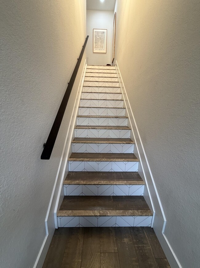 Building Photo - 1910 Belmont Pl