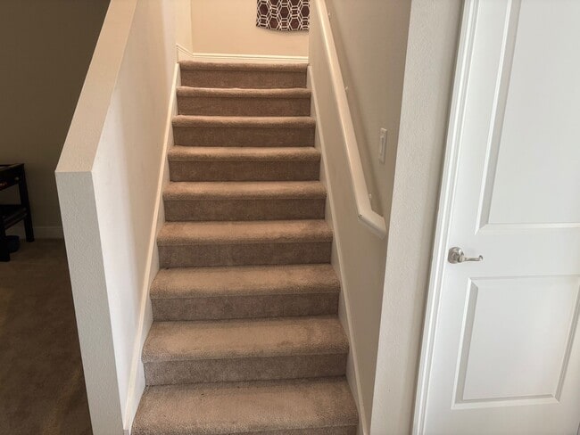 Escalera al piso de arriba - 10976 SW Tessili Way