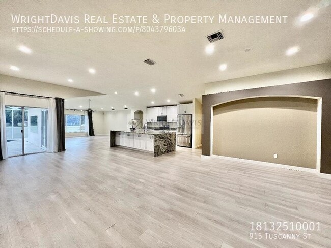 Building Photo - Luxurious 4/3 Brandon Home