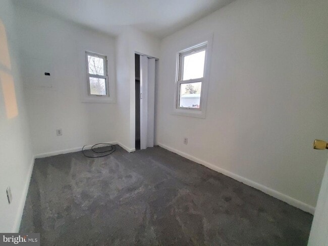 Building Photo - 72 Peony St